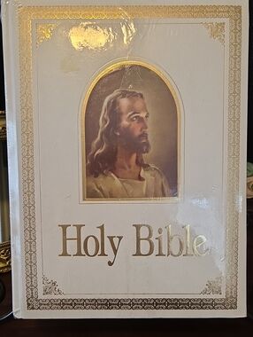 1970's Vintage REGENCY CLASSIC Holy Bible in White Leatherlike Cover /Gold Trim